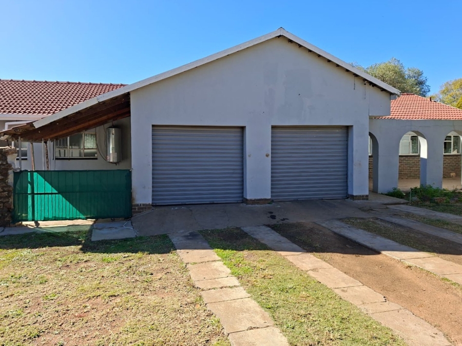To Let 3 Bedroom Property for Rent in Songloed North West